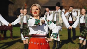 356K views · 19K reactions | Mirela Vaida si Formația Basarabia - Eu sunt fată din Moldova! | Mirela Vaida | Facebook