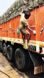 "Dosto truck pura ganda ho gaya tha, lekin aaj dhulwayi kiya mast tareeke se ✨🚛. Ab chamak raha hai bilkul naya jaisa 😍 Aur sab malik logon ke liye ek badi khush khabri lekar aya hu iss video mein ❤️🔥" #truckdriver #trucklifestyle #truckvlog #Khuskhabri #Driver #drivervlogs #trucks | Amit Singh 9192