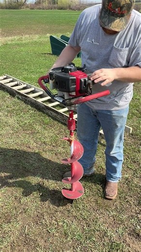 Lot 851- Earthquake 43cc 2 Cycle Auger