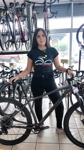 Ligera, rápida y lista para romper tus propios límites. La Specialized Chisel está en el Súper Sale de Ciclo Víctor Vargas 🤘 ¡Aprovecha y siente la velocidad del XC puro! 🚴‍♀️💨 #RideSpecialized #MTBLife #SuperSale #CicloVictorVargas | Ciclo Víctor Vargas