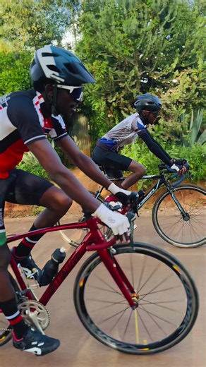 Two kamaus just before they tried a head to head #cycling