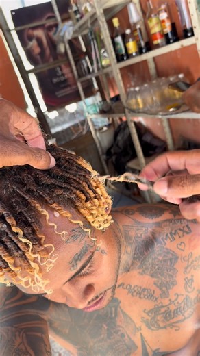 Dimarola on Instagram: "Tutorial do famoso Enroladinho de Cria 🌪️ #tutorial #barbershop #video"