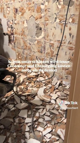 4 Dinge, die deine Badsanierung richtig teuer machen 👇🏼 Was war euer teuerster Fehler bei der Badsanierung? ⸻ #badsanierung #sanierung #baustelle #renovierung #heimwerken