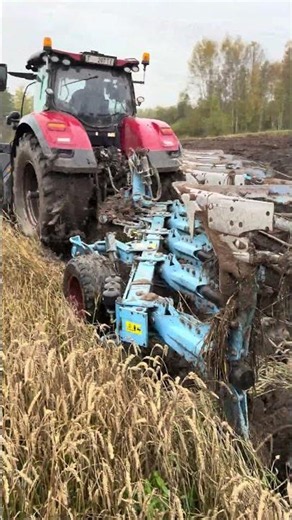 🚜 Case IH 250 Pulling a Plough in Deep Mud! Heavy Autumn Farming
