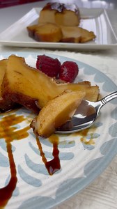 1.4M views · 5.4K reactions | Flan de galletas en el microondas Ingredientes: - 4 huevos - 1 vaso de azúcar - 2 vasos de leche entera - 16 galletas maría - Caramelo líquido | Y hoy qué comemos | Facebook