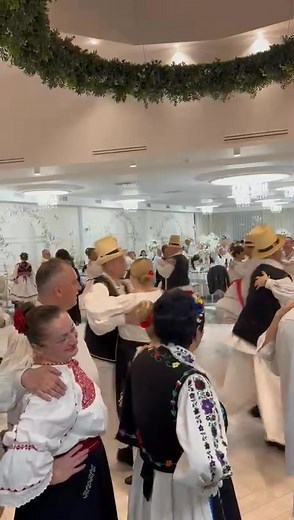 51K views · 1.7K reactions | Jocul tradițional ❤️ Roatele din Groși, a fost jucat  de un număr foarte mare de perechi, care de abia au încăput pe ringul de dans, la petrecerea organizată, la finalul Festivalul National al Școlilor de Dans Popular "Țara Silvaniei " de la Zalău Am fost foarte plăcut să le cănt!  | Adrian Gheorghe Pasca | Facebook