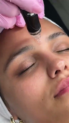 Deluxe Hydrafacial 💧✨ . HydraFacials combines cleansing, exfoliation, #skincare #makeup