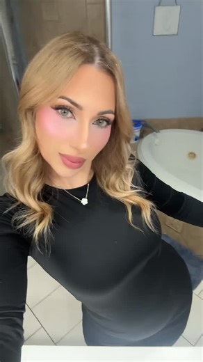 Danielle T on Instagram: "Never ever ☺️ #trending #baddie #makeup #fit #fitspo"