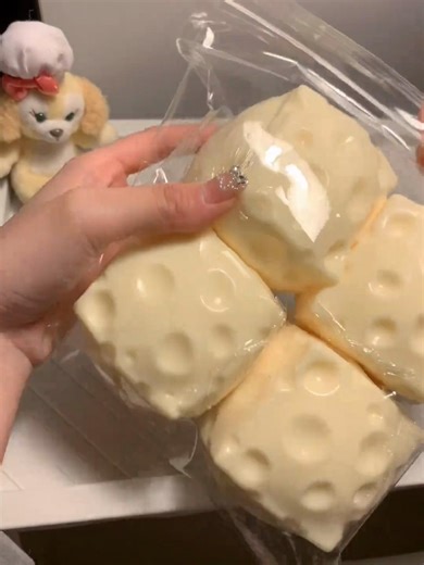 Today,let’s try this cheese block Squishy#squishy #squishyasmr #fidgettoys #stressrelief #fyp