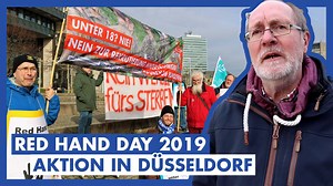 RED HAND DAY 2019 IN DÜSSELDORF! Am Red Hand Day, dem internationalen Tag gegen den Einsatz von Kindersoldaten, hat die DFG-VK NRW im Rahmen des Bündnisses "Schule ohne Bundeswehr" vor dem Landtag in Düsseldorf auf die Rekrutierung Minderjähriger durch die Bundeswehr aufmerksam gemacht. Mehr Infos gibt es auf: https://www.schule-ohne-bundeswehr-nrw.de/ | Deutsche Friedensgesellschaft - Vereinigte KriegsdienstgegnerInnen