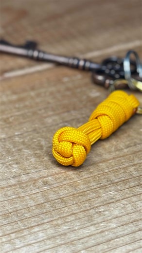 Tomo Paracord Collection | ローズボタン結びのキーホルダーの作り方です。簡単ですので是非やってみて下さい🎶Let's give it a try！ #パラコード #パラコートキーホルダー #パラコードクラフト #パラコート編み #パラコードアクセサリー #paracord... | Instagram