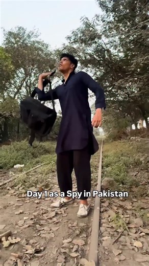 उर्फ़ Mithilesh Patankar on Instagram: "Aai Shappath...Vaat lagli 😭 #trending #viral #funny #dhurandar #spy"