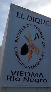 DIFUSIÓN DE LA LINEA 102🙌🏻 En la Escuela El Dique, el equipo de la Línea 102 Viedma compartió una charla con estudiantes para difundir, dar a conocer este espacio de escucha y acompañamiento 📞✨ Durante la jornada hablamos sobre: 📌 ¿Qué es la Línea 102? 📌 ¿Para qué sirve? 📌 ¿Cuándo y cómo utilizarla? Seguimos fortaleciendo espacios de protección, escucha y cuidado para nuestras infancias y adolescencias 💚 #línea102 #senaf #infancias #adolescencias #escucha #protección #rionegro | Secretarí