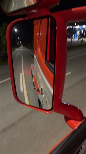 It seems like people liked the other video on my 164 so here is another one. If someone notices the slow gear shifting its because its an opticruise with shifting problems in it so i have to drive it in safemode. Enjoy the Södertälje symphony 🤠✌🏻#scania164 #backtotheoldskool #pbjarneandersen #truckproject #danishtruck