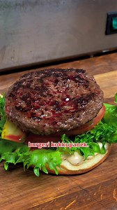 3.5K views · 211 reactions | Kas isutab ühe mahlase burgeri järele?  Viking XPRSi peakokk Ardo Aari näitab, kuidas teha kodus maailma parimat burgerit. Kui ise ei jaksa kokata, siis tule laevale sööma.  #vikingxprs #theburgers #burger | Viking Line Eesti | Facebook