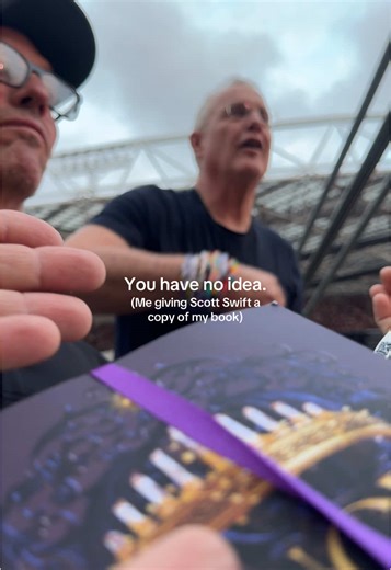 Meeting Taylor Swift's Dad: A Memorable Book Moment