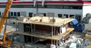 VIDEO. Case de lemn antiseismice pentru sinistraţi, construite în 14 zile