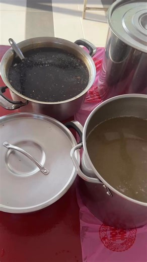 Tank Saw on Instagram: "吃鸡饭咯喂～"