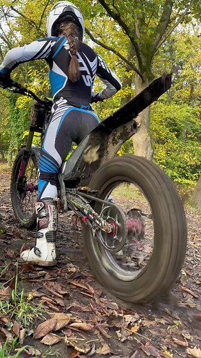Muddy Tyre Clearing: Fun Off-Road Bike Adventure