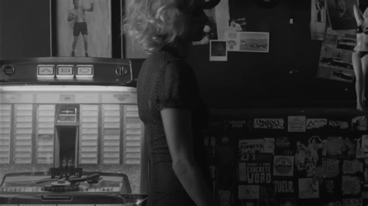 Keith Urban – “Blue Ain’t Your Color”..▶️ Click to play music! https://oldmusic.shop/keith-urban-blue-aint-your-color/ | Country Roads & Memories