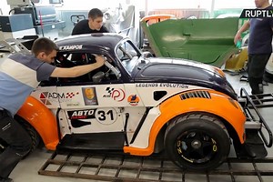 Ovi trkački automobili su pravo čudo: Izgledaju kao oldtajmeri, ali su brzi kao metak