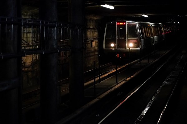 Cracked rail at Dupont Circle Metro station prompted Red Line delays