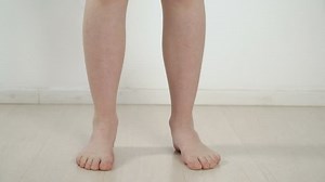 Closeup Young Flexible Girl Doing Splits: стоковое видео (без лицензионных платежей), 1015325854 | Shutterstock