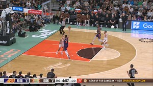 The Suns didn't waste time to get KD going for a fastbreak oop ☀️ Watch every game live on NBA League Pass & get 150PHP off for your first month's subscription on Alipay rewards within Gcash! 👉 https://bit.ly/43n2ii8 #RepublikaNgNBA #ComingInHot | NBA Philippines