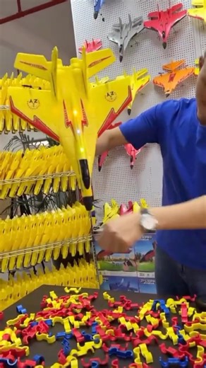 𝗣𝗿𝗲𝗺𝗶𝘂𝗺 𝗥/𝗖 𝗙𝗼𝗮𝗺 𝗔𝗶𝗿𝗽𝗹𝗮𝗻𝗲 𝘄𝗶𝘁𝗵 𝗟𝗘𝗗 𝗟𝗶𝗴𝗵𝘁𝘀 Get ready to take your flying skills to the next level with our R/C Airplane, now equipped with LED Lights! Checkout this amazing plane and experience the thrill of night flying like never before! https://bit.ly/3KxUnp0 | Toy Company