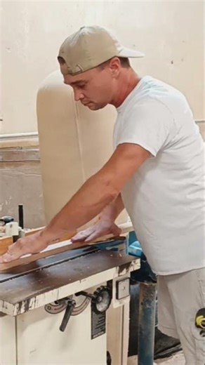 Detail routing on the shaper!#woodscraft #carpentry #craft