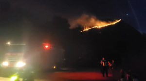 74K views · 755 reactions | Mahiwason an nangyaring Bush fire sa bukid kan Brgy. Lamba, Legazpi City. Bandang alas sais nin banggi nagpuon an sulo. Mahiwas an lugar na nasulo. Haros abuton sarung kilometro an laba. Yaon na an BFP kan Legazpi City asin iba pang stations sa Albay. Mano mano an ginibo nindang fire breaker. Dae kaya makarani an mga trucks. Nag gamit na water pump saka pinagdugtong dugtong an mga hose. Sa mga oras na ini nagluluya naman an kalayo. | VTV News | Facebook