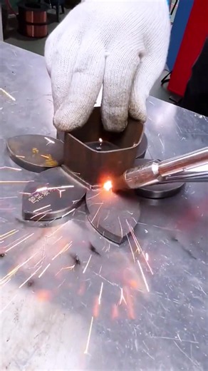 One machine replaces an entire welding team; payback period: six months. #Small laser welding machine#High-precision laser welding#Hardware processing#Digital control panel#Red light positioning/CCD monitoring