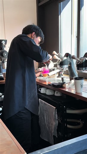 Agreed!!! . The KeepCup Traveller light combines form and functionality. Ultra lightweight and fully sealed. No need to worry with leaks and splash. . DM us for orders. You can also check us out at Shopee and Lazada, KeepCup Philippines. . . @glitch_coffee . #coffeecrawl #togocup #coffee #coffeetogo #coffeecup #coffeetime #coffeeplease #specialtycoffee #tokyocoffee #glitchcoffee