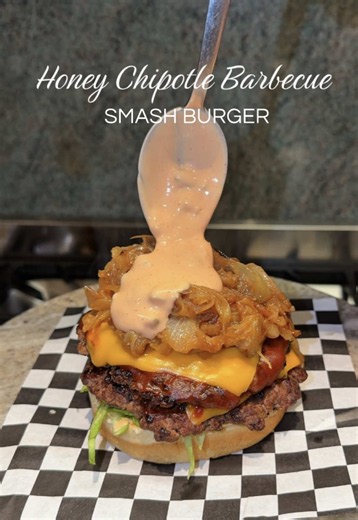 honey chipotle bbq smash burger 🍔 💛 smash burgers, but make it sweet, spicy and juicy 🤤 the recipe is SO easy and you can prep and make in under 30 minutes !! ingredients ( makes 4 ) * burger buns ( seeded ) @St Pierre UK * 800g beef mince ( 100g per meat ball ) * honey chipotle bbq sauce @Sauce Shop * lettuce * pickles ( burger sauce ) * 4tbsp mayo * 2tbsp ketchup * 1tsp mustard * 25ml pickle juice * 3 chopped up pickles * salt & black pepper ( caramelised onions ) * 5 large onions, sliced t