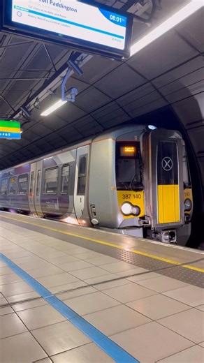 Stand clear! Heathrow Express Class 387 departs Heathrow T2&3 #shorts