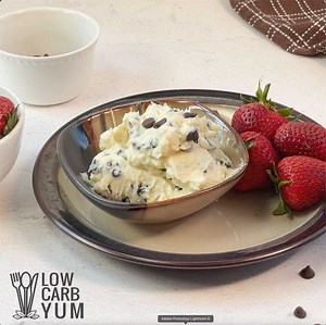This decadent chocolate chip dip is unbelievably rich and creamy. You’ll feel like you’re indulging, but with only 3 net carbs per serving, it’s perfect to share with someone special or enjoy all to yourself! PRINTABLE RECIPE : https://lowcarbyum.com/chocolate-chip-dip/ | Low Carb Yum