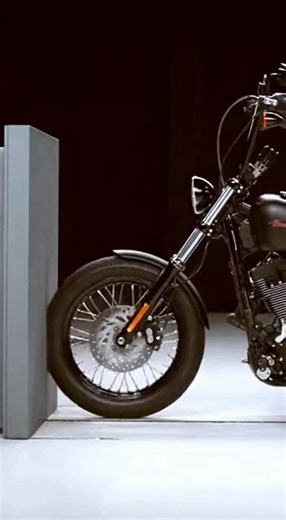 Краш-тест Harley-Davidson Street Bob 2006