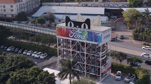 Alibaba and Ford unveiled a car vending machine in China