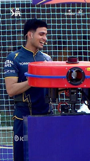 Shubman Gill the bowle, Rishabh Pant the batter and Ishan behind the stumps stealing the show 😎