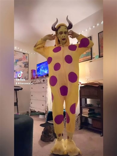 Francesca Rowe on Instagram: "“Don’t spank me😖😖!!!!! …👀… …😏” caption runner up: When the adult medium yellow onesie you ordered for your Halloween costume turns out to be a child’s medium yellow onesie. It’s fine, no one will notice. @veryimportantpeople @vicmmic @thelisagilroy"