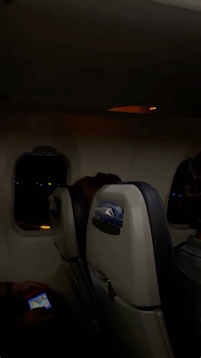 United CRJ-550/700 aisle seat landing at Richmond International Airport