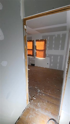 AJ's Drywall & Finishing, LLC. Helpful tips (home owner knows I am posting this video) (Ive already talk to owners and referred them to some dope carpenters...for future jobs) This is why you should ALWAYS have a "professional" hang the drywall...I understand most home owners/contractors/realtors think "i could save money if i hang the drywall myself" no your not...cost more because the hanging is bad (more work for the tapers) This video is a example Want to save money? Have a professional do i