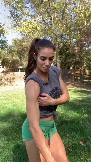 3 MOVES for PEAK perfection 👌🏼 Tag a friend who could use a few 💪🏼 Aim for 16-20 reps total of each. Adjust weight accordingly. 3-4 sets. #biceps #bicepsworkout #arms #workoutmotivation #athomeworkout