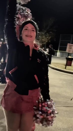 Friday night warm-ups before the Titans Parade ✨ Mini Bombshells were ready! 💣💋 | Nola Bombshells