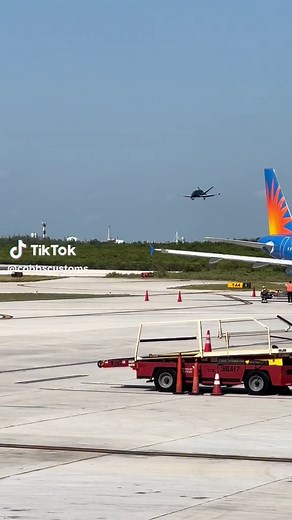 Cirrus Vision Jet SF50 landing at Key West International Airport! #cirrus #avaiton #cirrusvisionjet