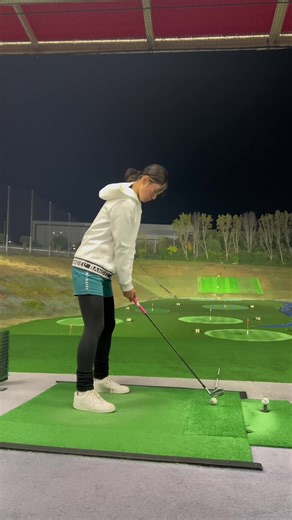 ラウンド終わりの練習⛳️ ちょっとづつだけどコースとリンクできてきてる！ #ゴルフ #harukigolf #golfswing #ゴルフ女子 #golf #ゴルフ練習場 #badel #高塚ゴルフセンター #mizuno