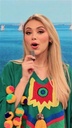 ¿Alguien más se confunde cuando escucha hablar a un maracucho? 🤯 Esta creadora nos lleva por un viaje divertido sobre las expresiones más icónicas del Zulia que, aunque a veces parecen de otro planeta, ¡son pura vida! Desde por qué llaman gomas a los zapatos hasta lo que significa estar hecho molleja después de una semana intensa. Definitivamente, el lenguaje zuliano es todo un mundo aparte. ¿Conocías todas estas palabras o te quedaste como sus primos? #venezuela #maracaibo #culturavenezolana #