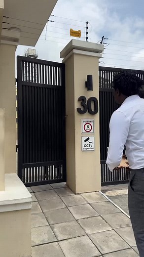 When you are in the wrong neighborhood 😀😀😀🍁