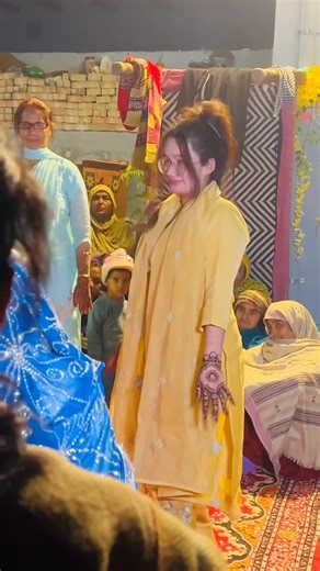 Madhu Balhara on Instagram: "Mehndi Kharab Ho Jaye Par dance nahin rukna chahiye 🫣😜 . . . . . . #explorepage #viral #explore #trendingreels #trending instagram instalike viralreels viralvideos instadaily explorepage"