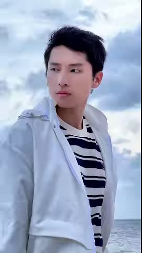 124 reactions | Sự phối hợp “ăn ý” thể hiện được nét trẻ trung, năng...